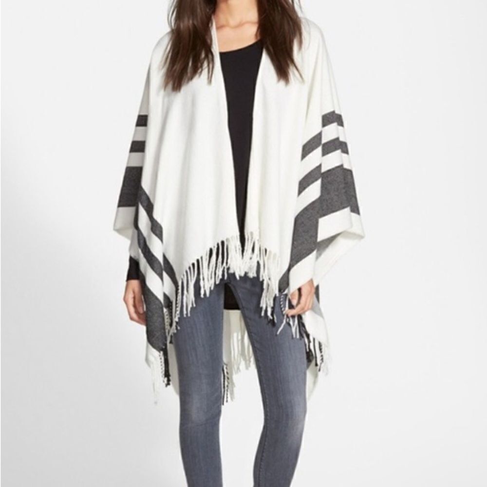 NWOT! Nordstrom’s Hinge Poncho! 